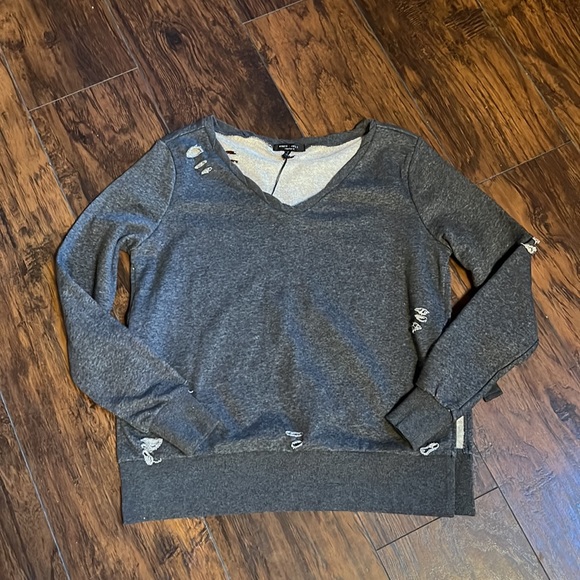 NWT Romeo & Juliet Couture Sweatshirt - Picture 1 of 10